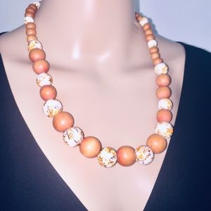 women’s wooden necklace